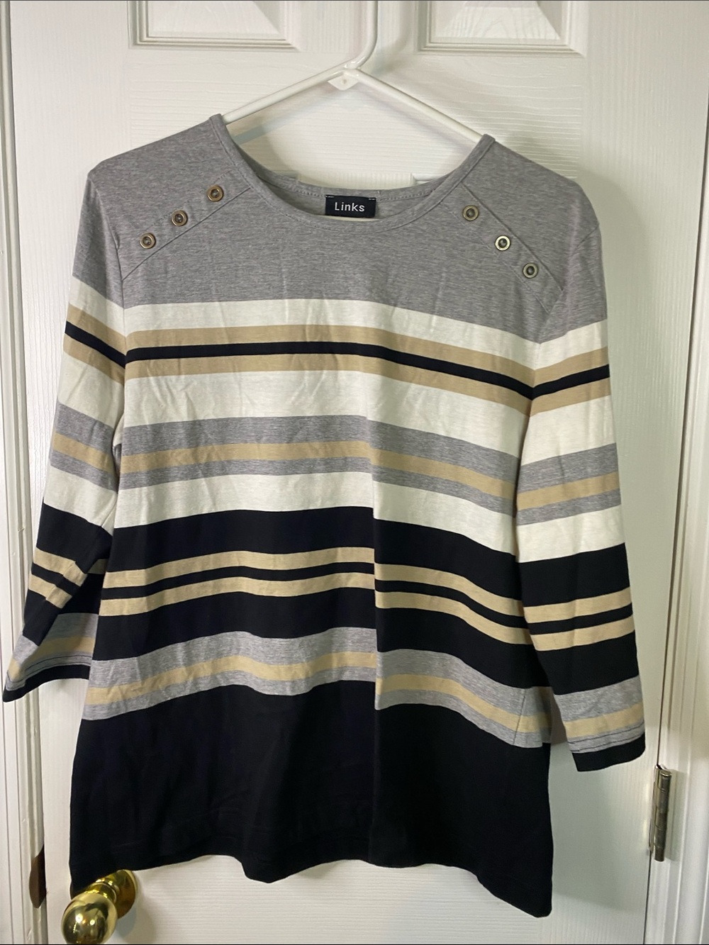 Links Striped Crewneck Sweater in Gray, Black, Cream, Tan Size Large.